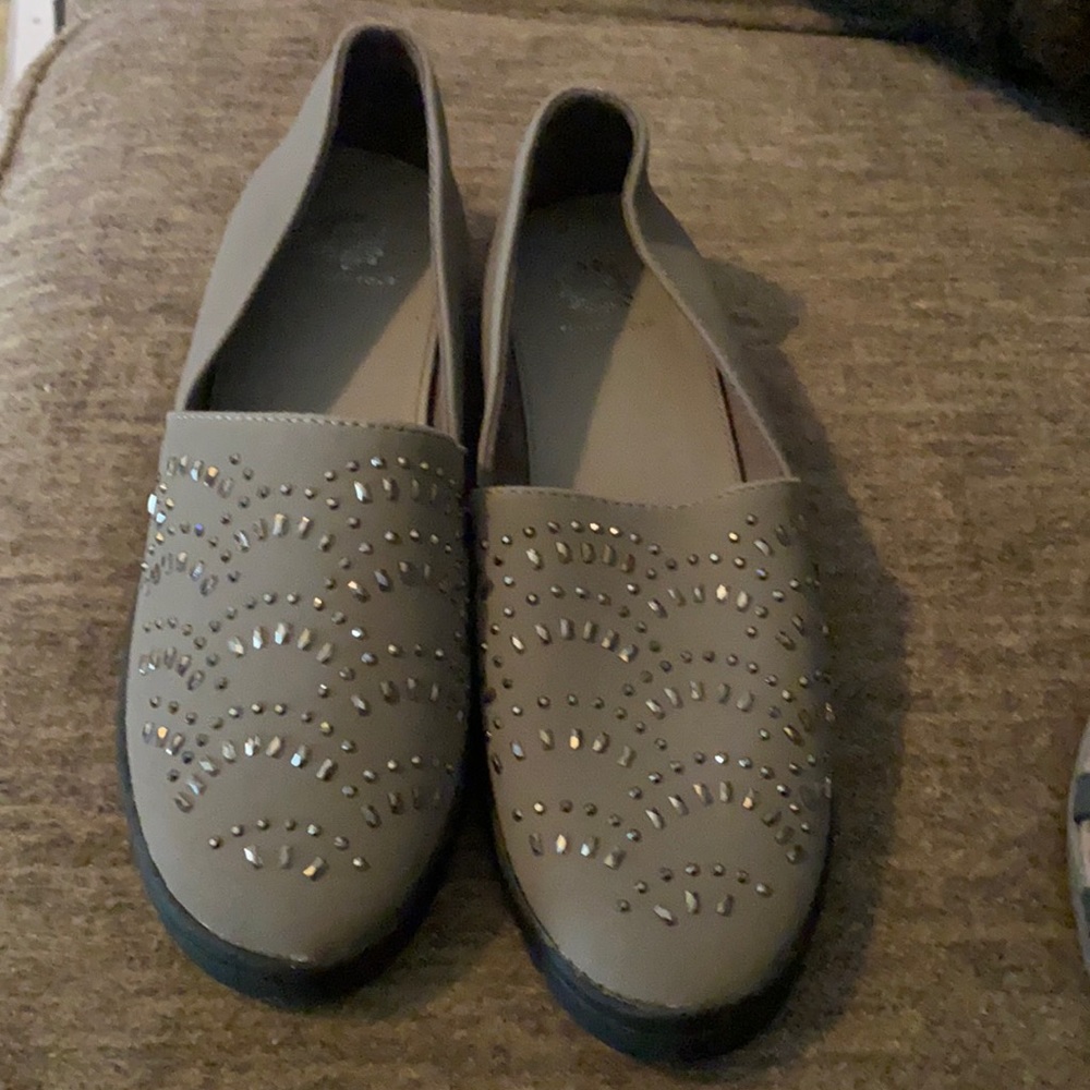 YellowBox size 8 M. New never worn. Foam footwear.